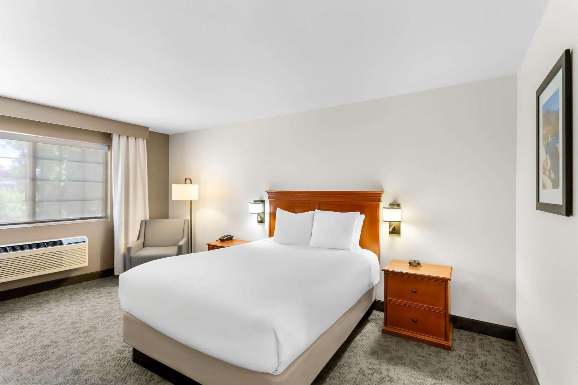 เรด ไลออน อินนื แอนด์ สวีท ซูซานวิลล์ Hotel ภายนอก รูปภาพ
