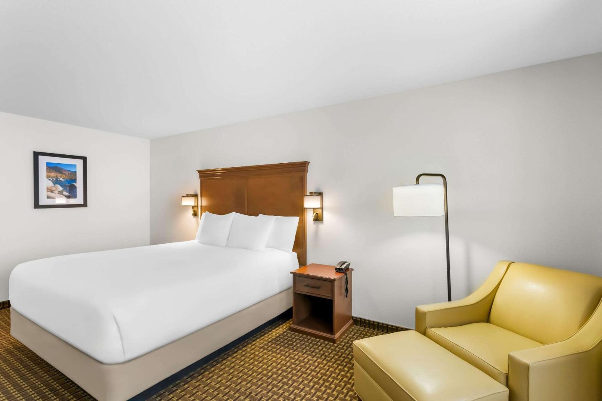 เรด ไลออน อินนื แอนด์ สวีท ซูซานวิลล์ Hotel ภายนอก รูปภาพ
