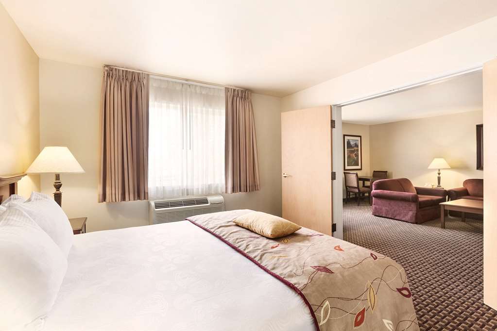 เรด ไลออน อินนื แอนด์ สวีท ซูซานวิลล์ Hotel ห้อง รูปภาพ