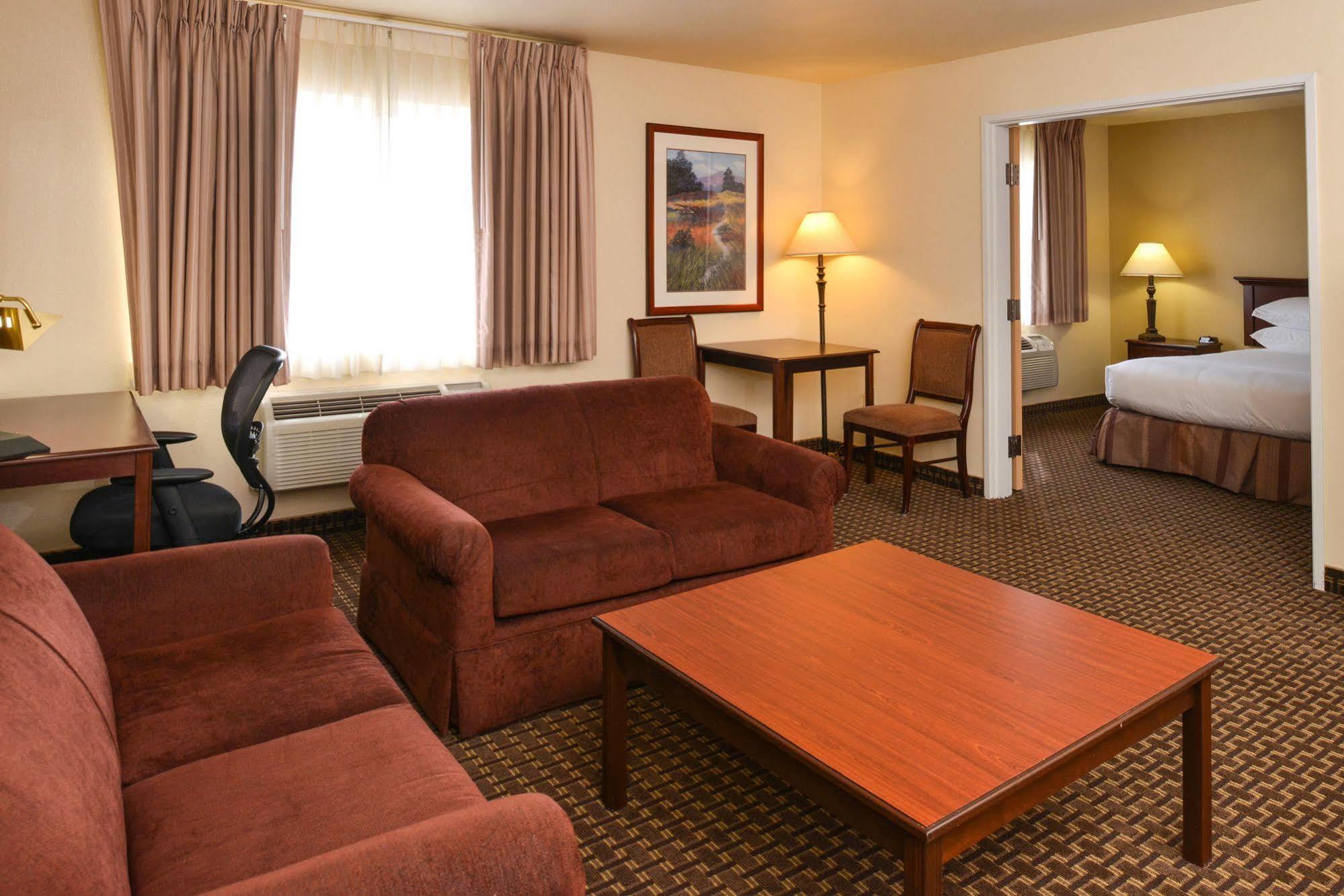 เรด ไลออน อินนื แอนด์ สวีท ซูซานวิลล์ Hotel ภายนอก รูปภาพ
